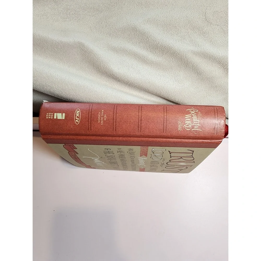 NKJV Beautiful Word Bible Large Print Like New Hardcover Red Letter Edition Good